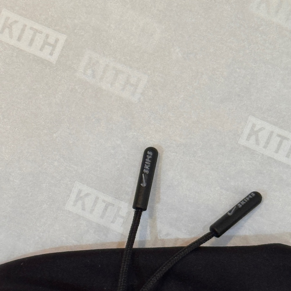 SKIMS Nike Waist Purse - Picture 7 of 7